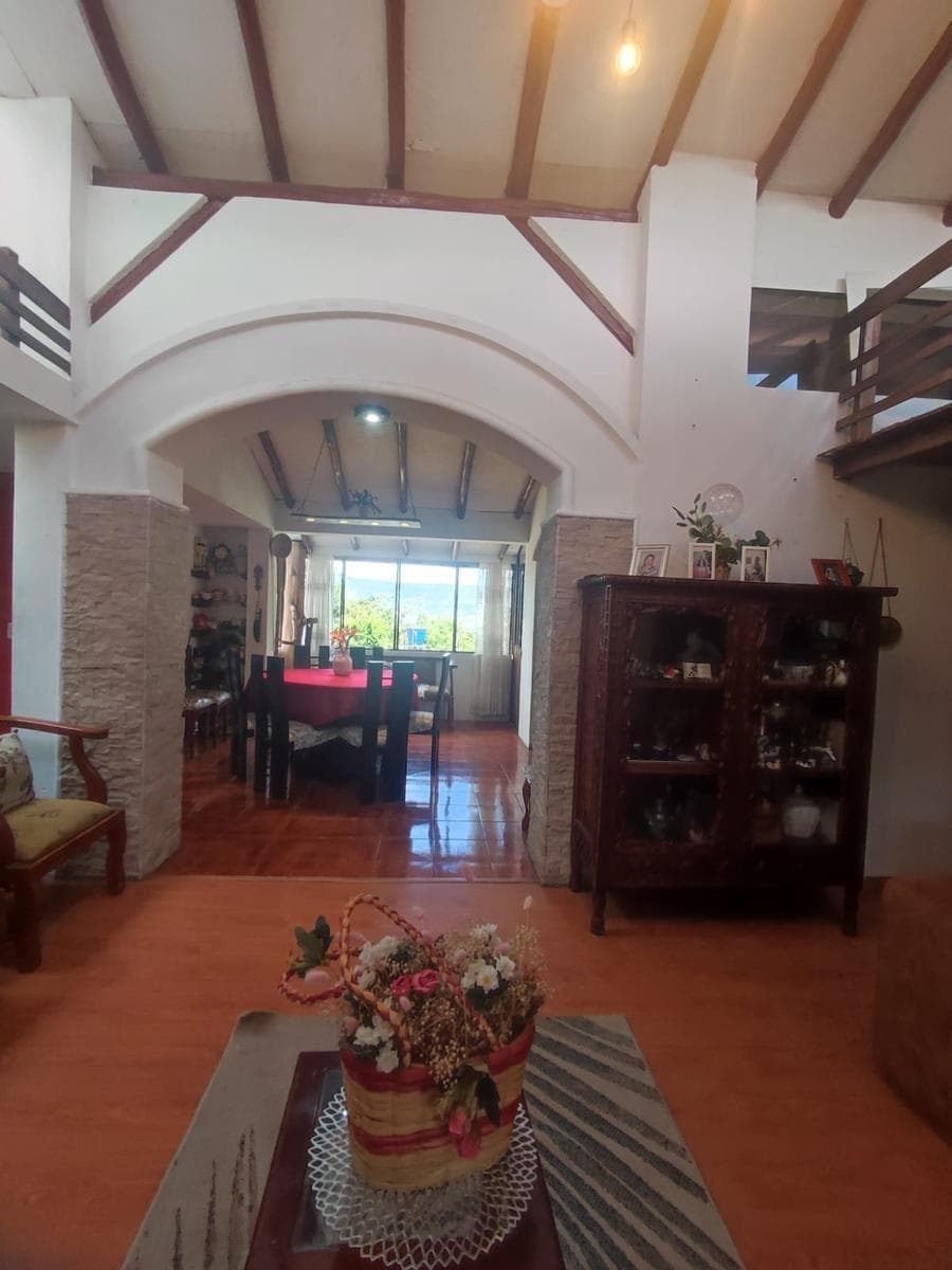 Casa de 1988 m² con 4 Dorm. en Venta en Alangasí — imagen 8
