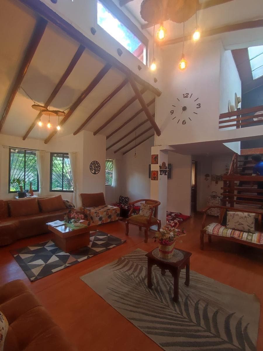 Casa de 1988 m² con 4 Dorm. en Venta en Alangasí — imagen 6