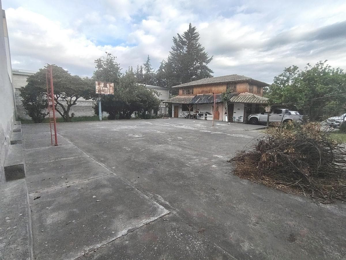 Terreno Esquinero Plano 1800 m² en Venta Sector Calderón — imagen 10