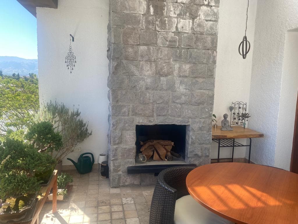 Vendo, Cumbayá, Departamento, Zona Centrica, Terraza, Chimenea, Vista! — imagen 7