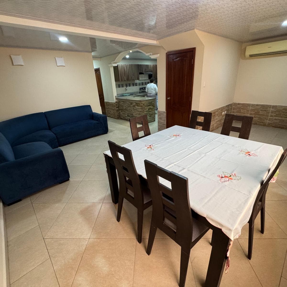 En Venta Casa en Cdla. El Cóndor en Norte de Guayaquil. Guayas — imagen 1