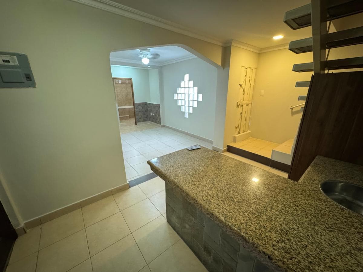 En Venta Casa en Cdla. El Cóndor en Norte de Guayaquil. Guayas — imagen 8