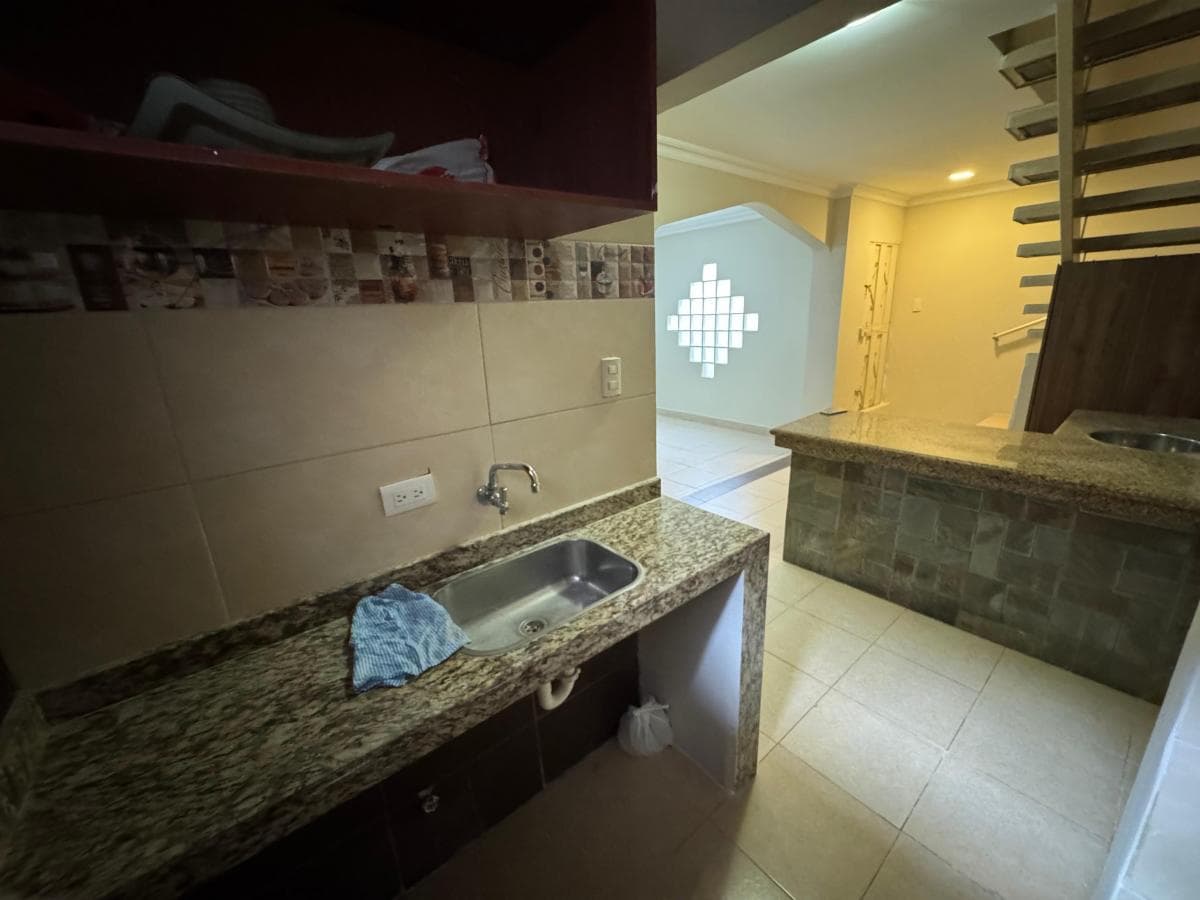 En Venta Casa en Cdla. El Cóndor en Norte de Guayaquil. Guayas — imagen 7