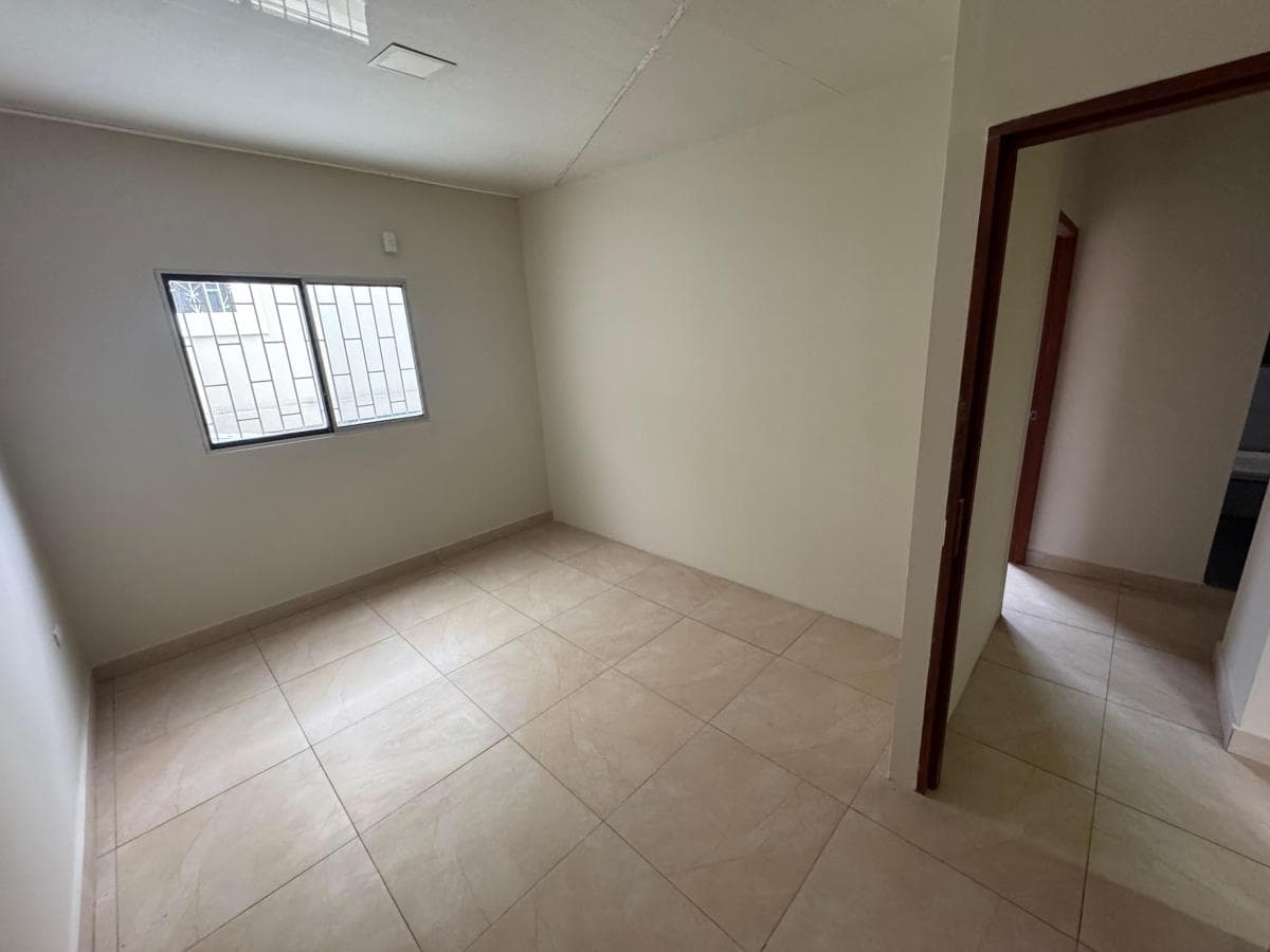 En Venta Casa en Cdla. El Cóndor en Norte de Guayaquil. Guayas — imagen 3