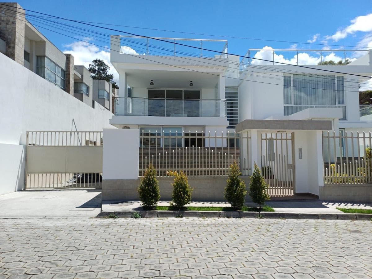 Exclusivo Departamento en Venta de 3 Dorm. con Patio Privado en Yanazarapata - Cumbayá — imagen 10
