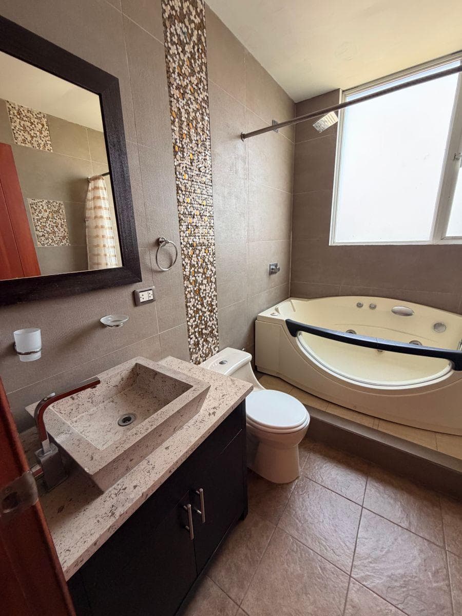Casa de 1470 m² con 4 Dorm. en Venta en Tanda — imagen 4
