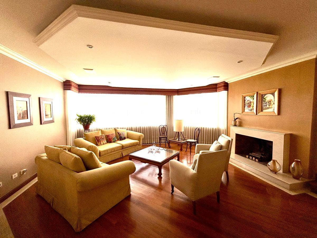 Miravalle Vendo Hermosa Residencia 4 Dorm. urb, Privada — imagen 8