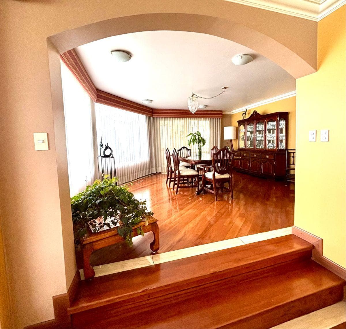 Miravalle Vendo Hermosa Residencia 4 Dorm. urb, Privada — imagen 7