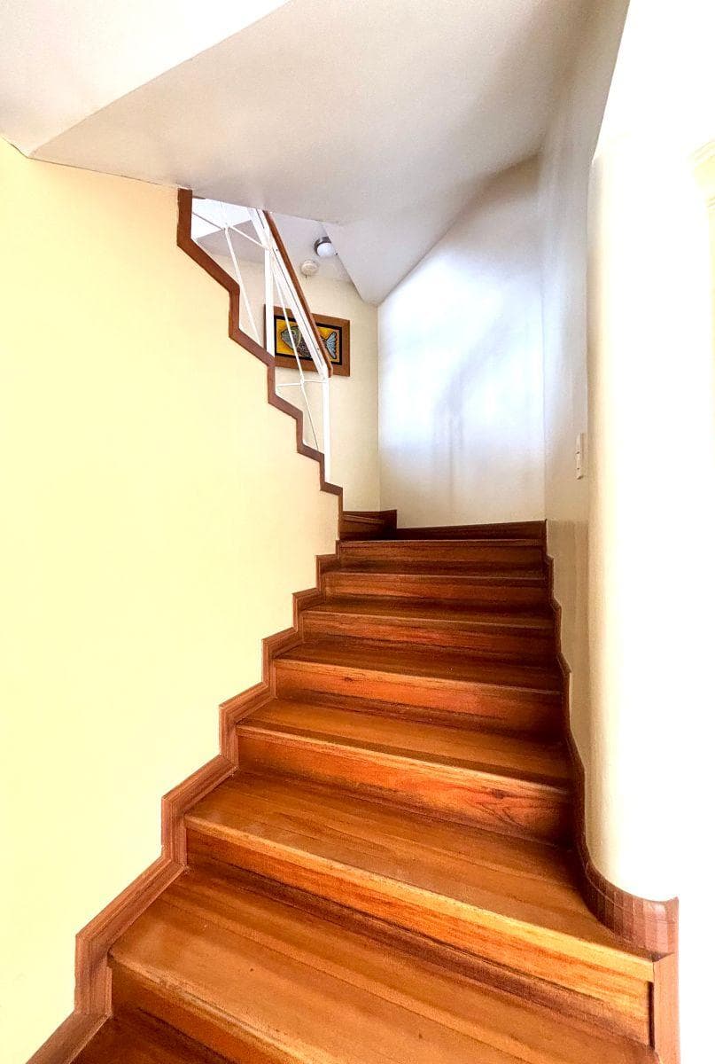 Miravalle Vendo Hermosa Residencia 4 Dorm. urb, Privada — imagen 5