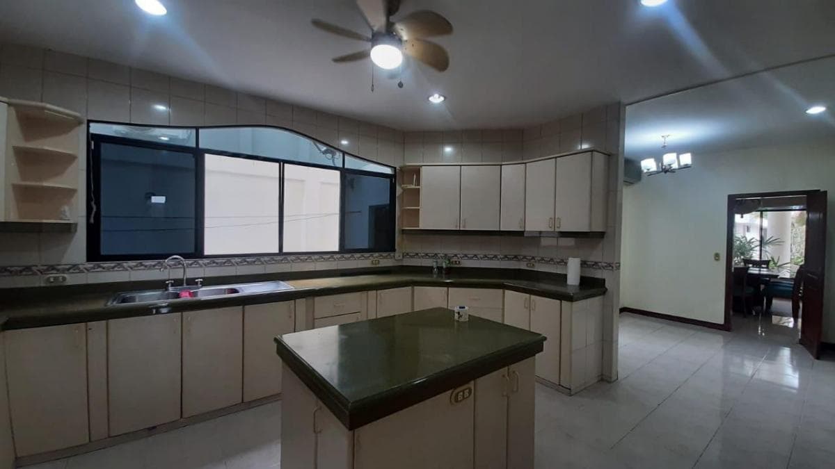 Laguna Club Se Alquila o Vende Linda Casa con Amplias Áreas Exteriores!, Guayas — imagen 4