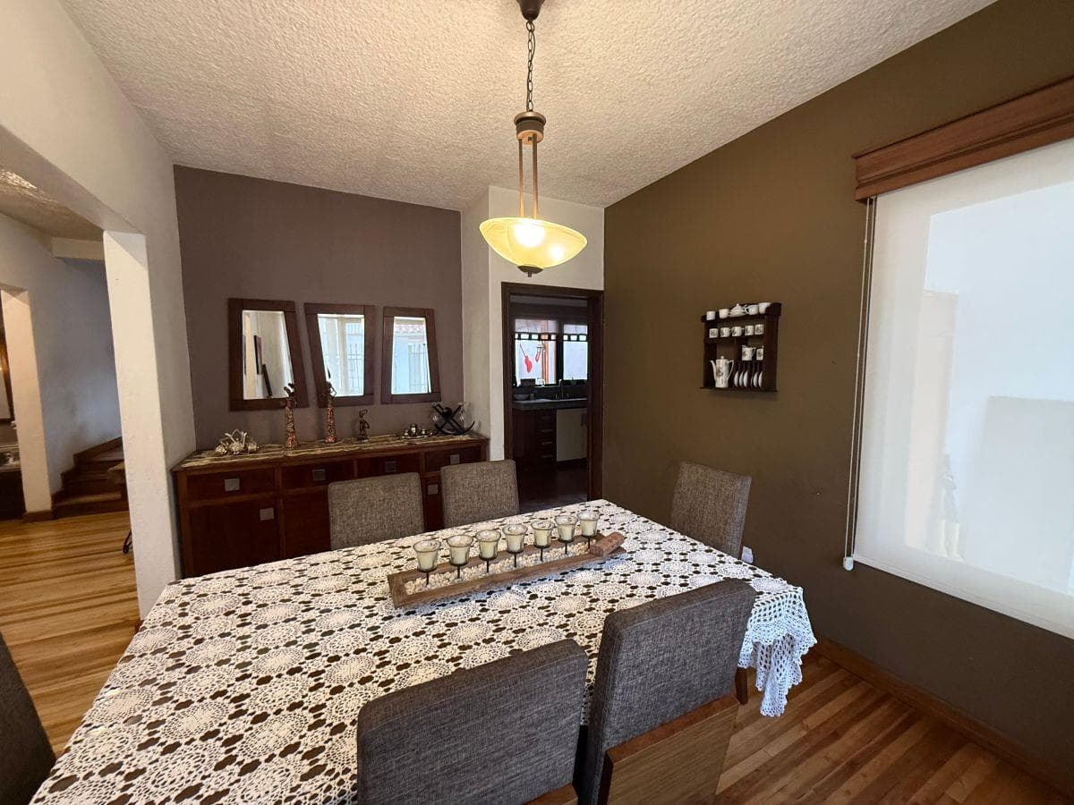 Casa Esquinera en Venta, Azuay — imagen 7