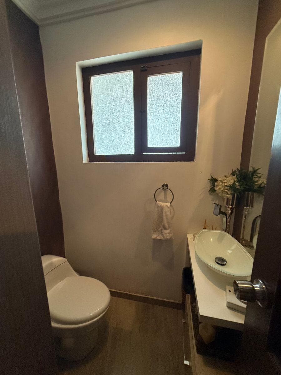 Casa Esquinera en Venta, Azuay — imagen 5