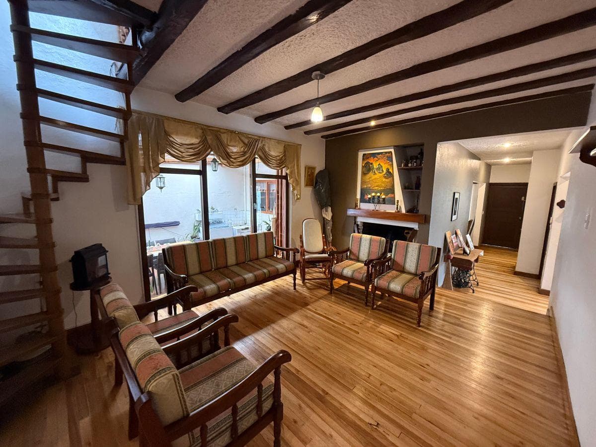 Casa Esquinera en Venta, Azuay — imagen 2