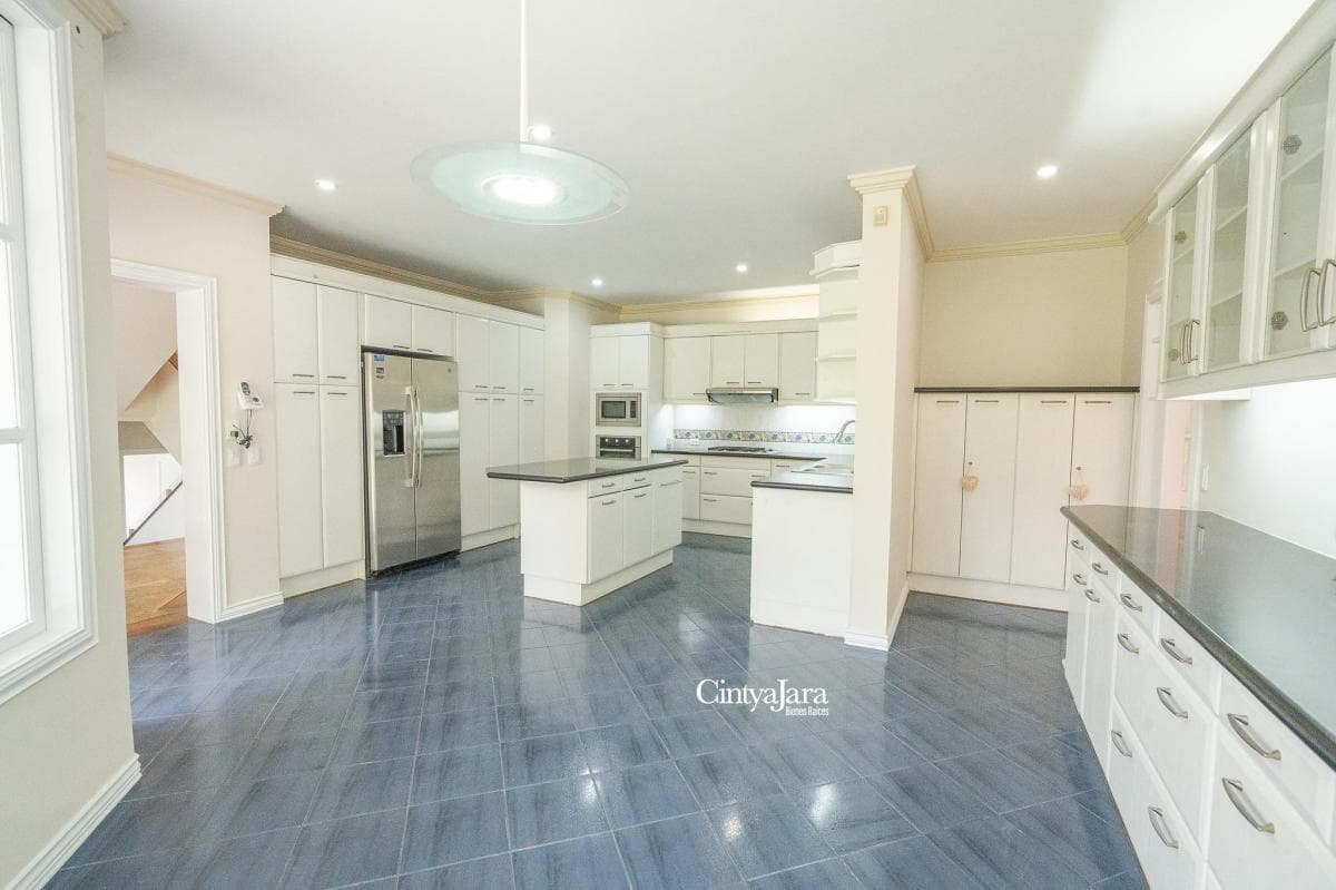 Casa en Venta, Cumbaya, Urbanización de Lujo, 4 Dorm. y Piscina — imagen 6