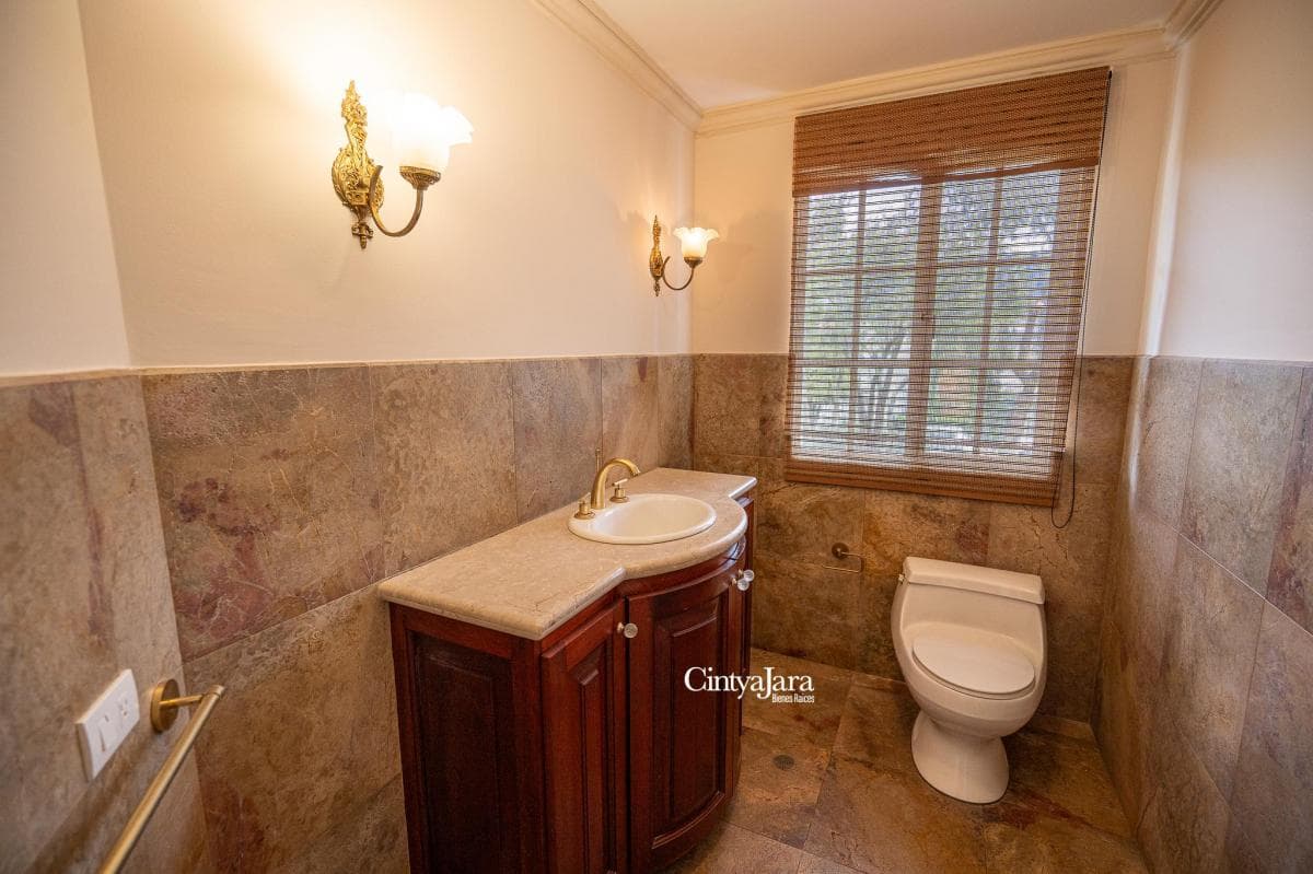 Casa en Venta, Cumbaya, Urbanización de Lujo, 4 Dorm. y Piscina — imagen 5