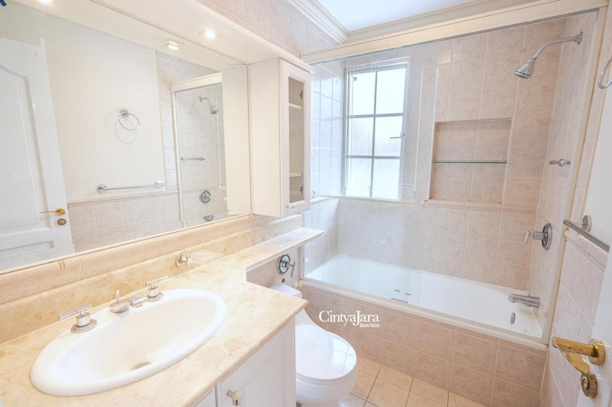 Casa en Venta, Cumbaya, Urbanización de Lujo, 4 Dorm. y Piscina — imagen 2