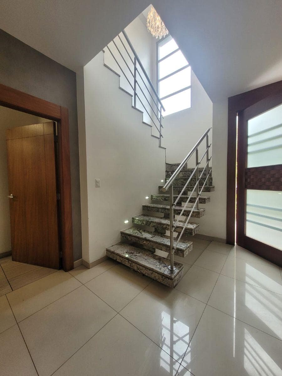Vendo Casa en Urb. Vista Sol, Samborondon, Guayas — imagen 2