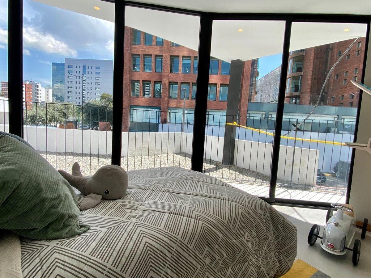 Venta Departamento 2 Dorm. Edificio Lujo Naciones Unidas Quito — imagen 1