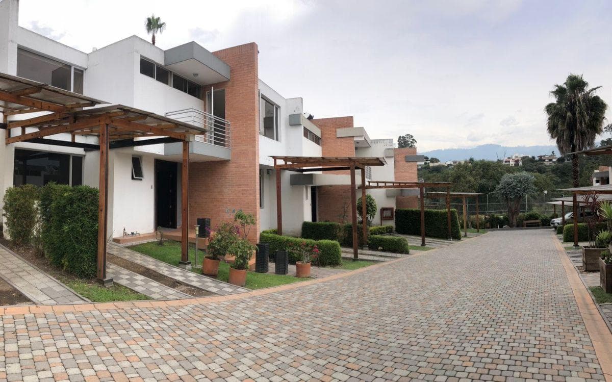 Casa de Venta de 3 Habitaciones en Tumbaco — imagen 1
