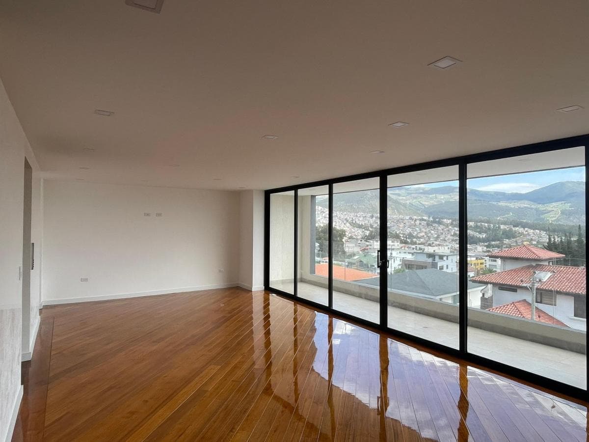 Venta Departamento de Lujo 3 Dorm. a Estrenar en Urbanización El Condado - Quito — imagen 1