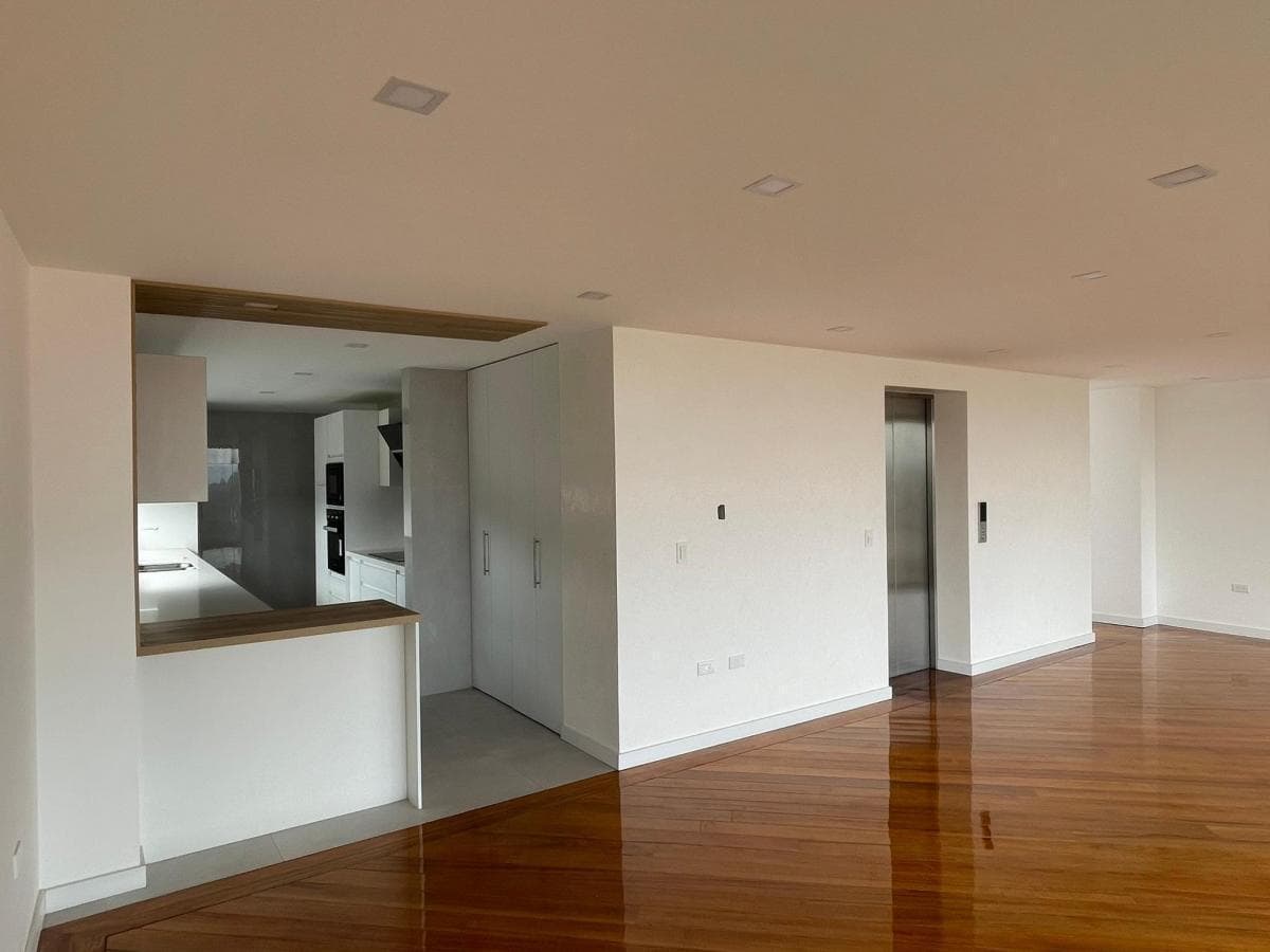 Venta Departamento de Lujo 3 Dorm. a Estrenar en Urbanización El Condado - Quito — imagen 10