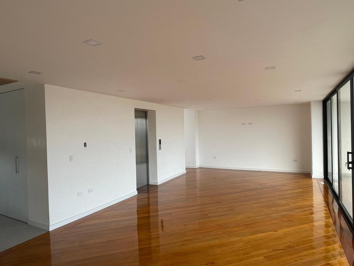 Venta Departamento de Lujo 3 Dorm. a Estrenar en Urbanización El Condado - Quito — imagen 9