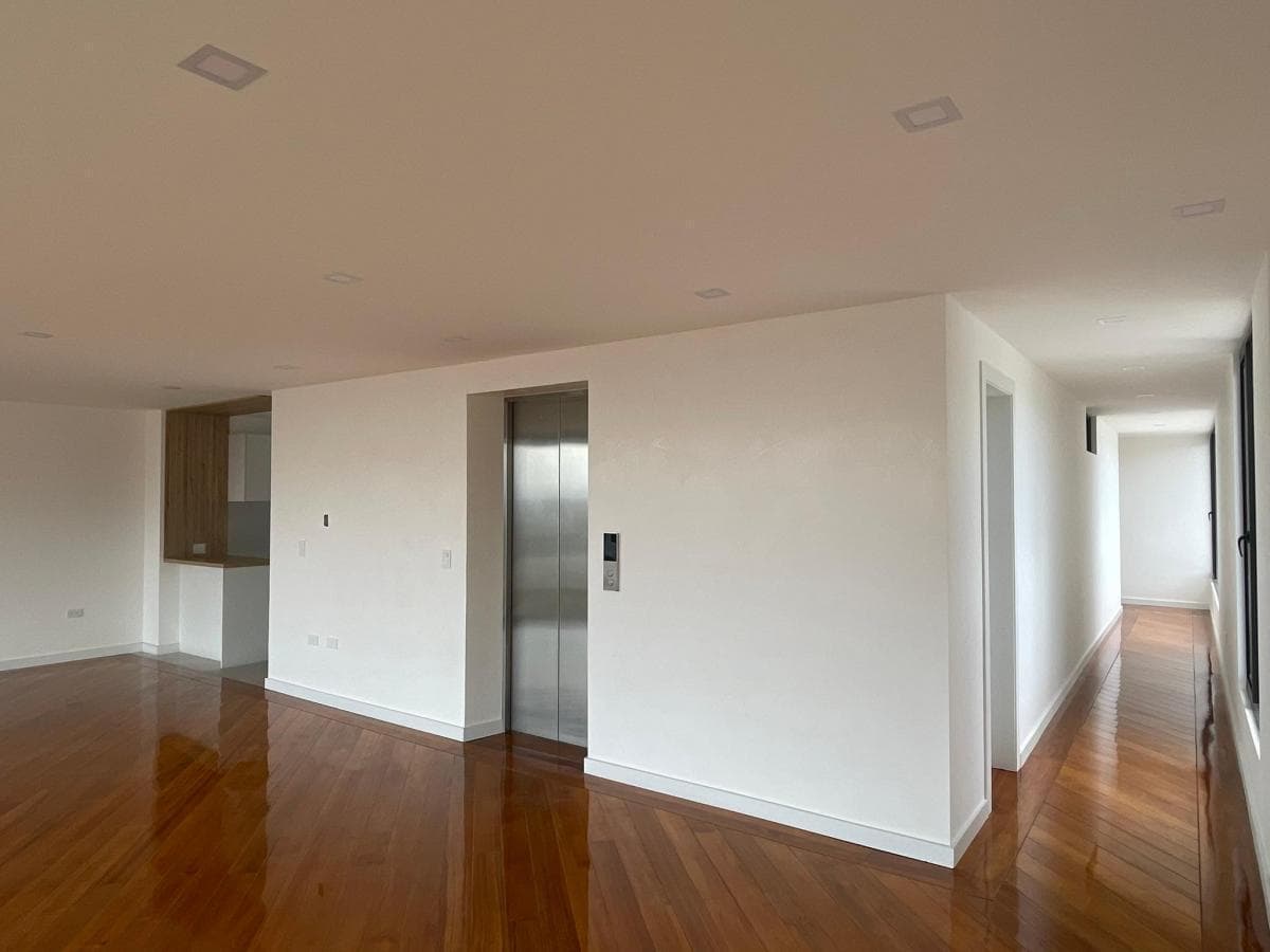 Venta Departamento de Lujo 3 Dorm. a Estrenar en Urbanización El Condado - Quito — imagen 6