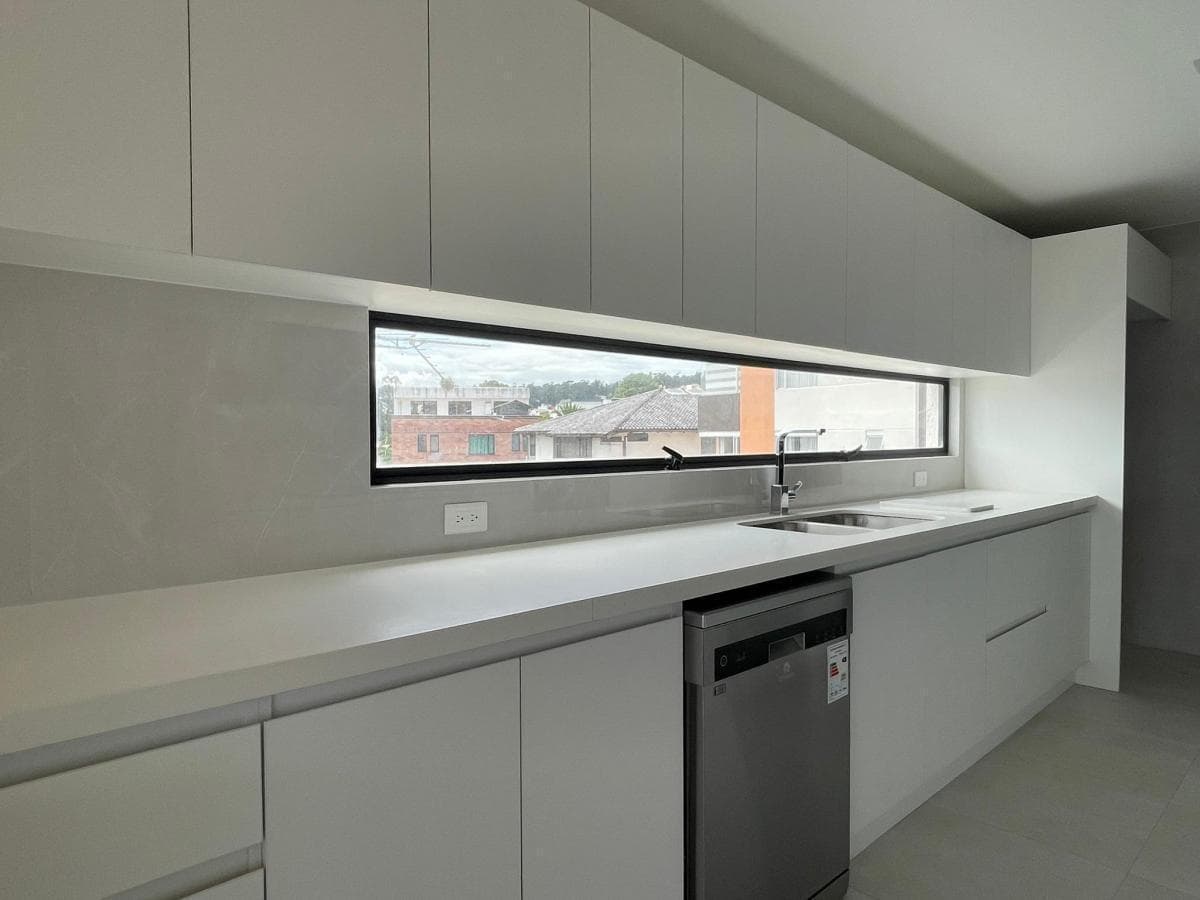 Venta Departamento de Lujo 3 Dorm. a Estrenar en Urbanización El Condado - Quito — imagen 3