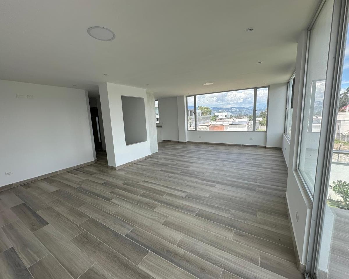 Venta Superficie de 229 m² Para Construir Departamento de 3 Dorm., Sector Tumbaco — imagen 1