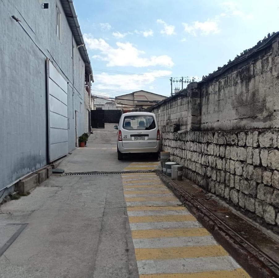 Se Vende Terreno con 4 Galpones, Sector Norte de Quito. Uso Industrial. Provincia de Pichincha — imagen 7