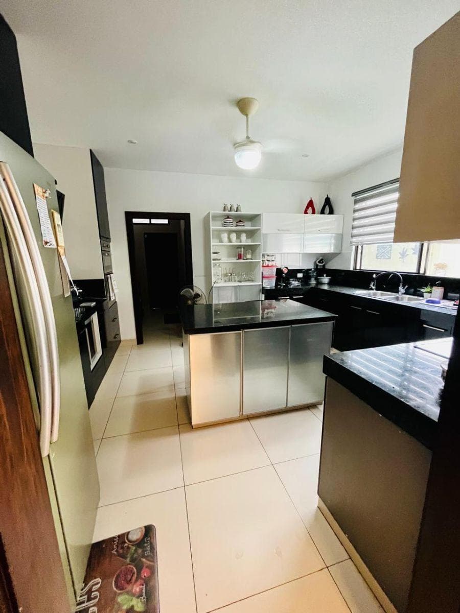 Samborondón, Vendo Casa, 4 Habitaciones + Estudio + Piscina, Guayas — imagen 6