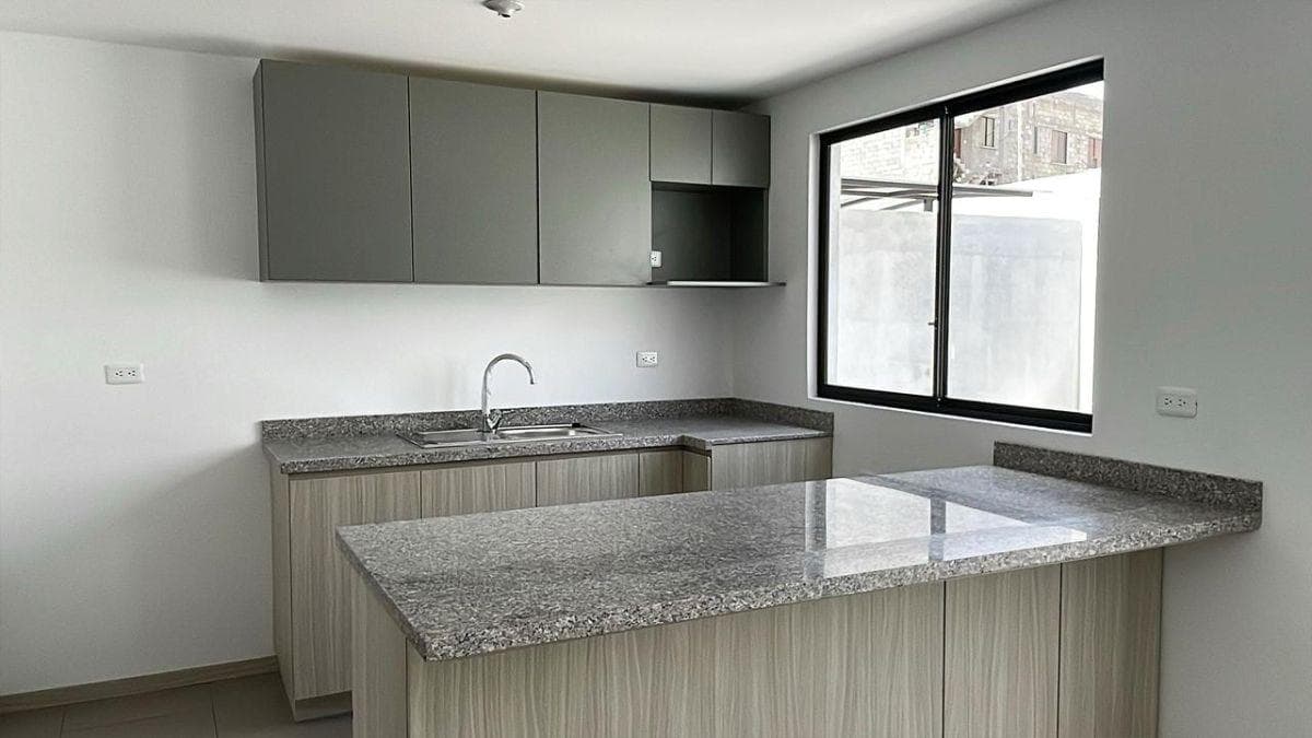 Casas en Venta en La Mitad del Mundo Aptas Para Credito Vip/vis — imagen 7