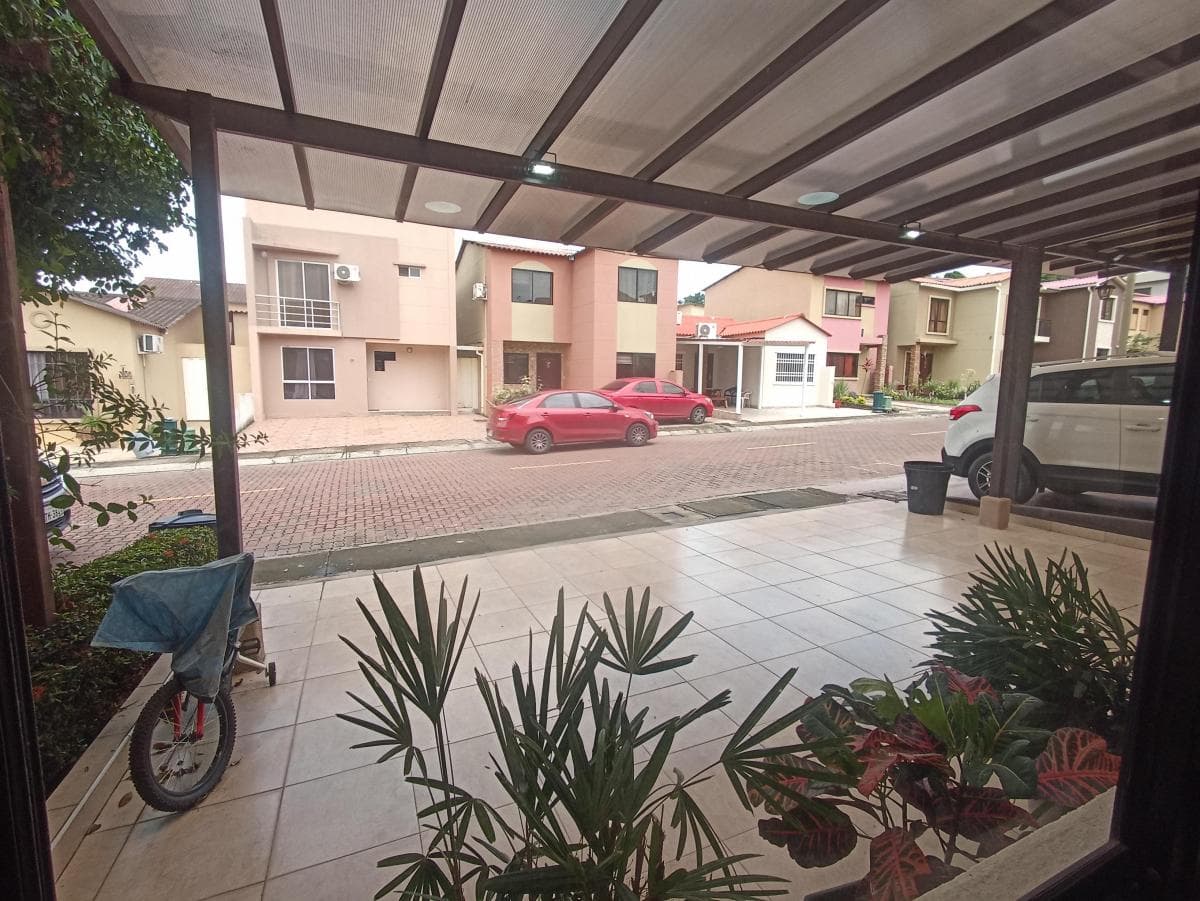 Villa Club Casa en Venta - a Marín, Guayas — imagen 2