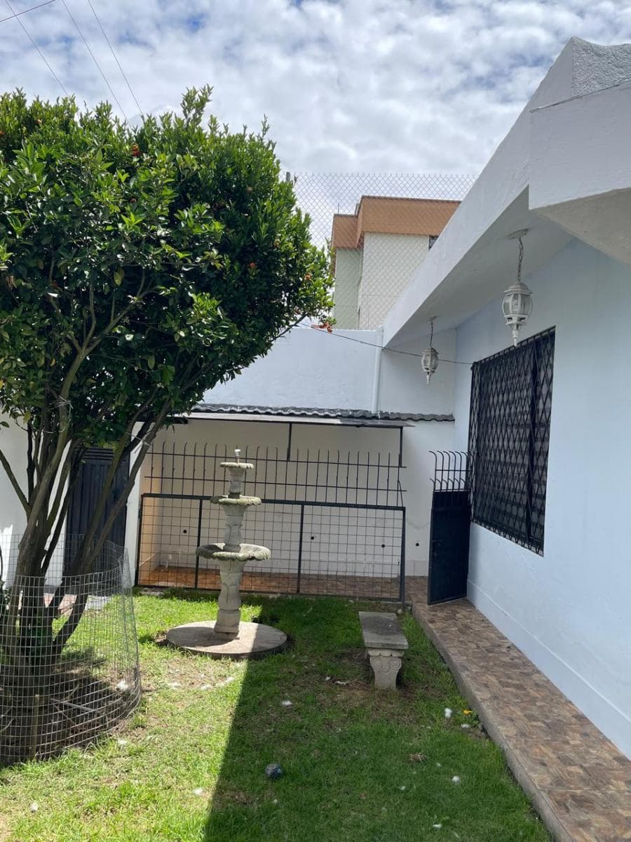Se Vende Casa Dentro de Urbanizacion Sector San Isidro del Inca — imagen 8