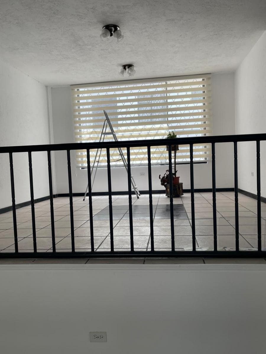 Se Vende Casa Dentro de Urbanizacion Sector San Isidro del Inca — imagen 5