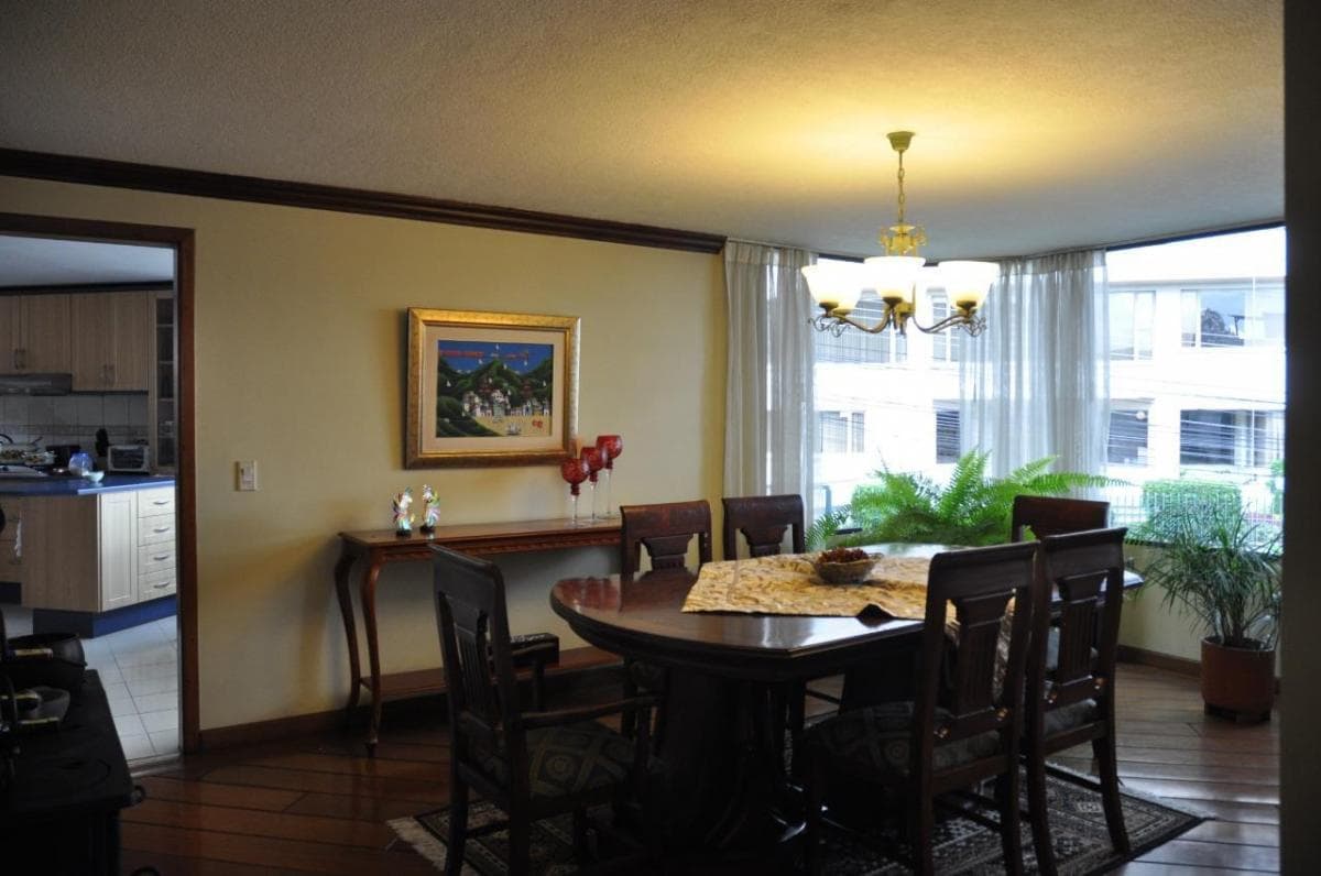 Venta de Apartamento en El Quito Tenis de 4 Dorm. y Estudio. Provincia de Pichincha — imagen 6