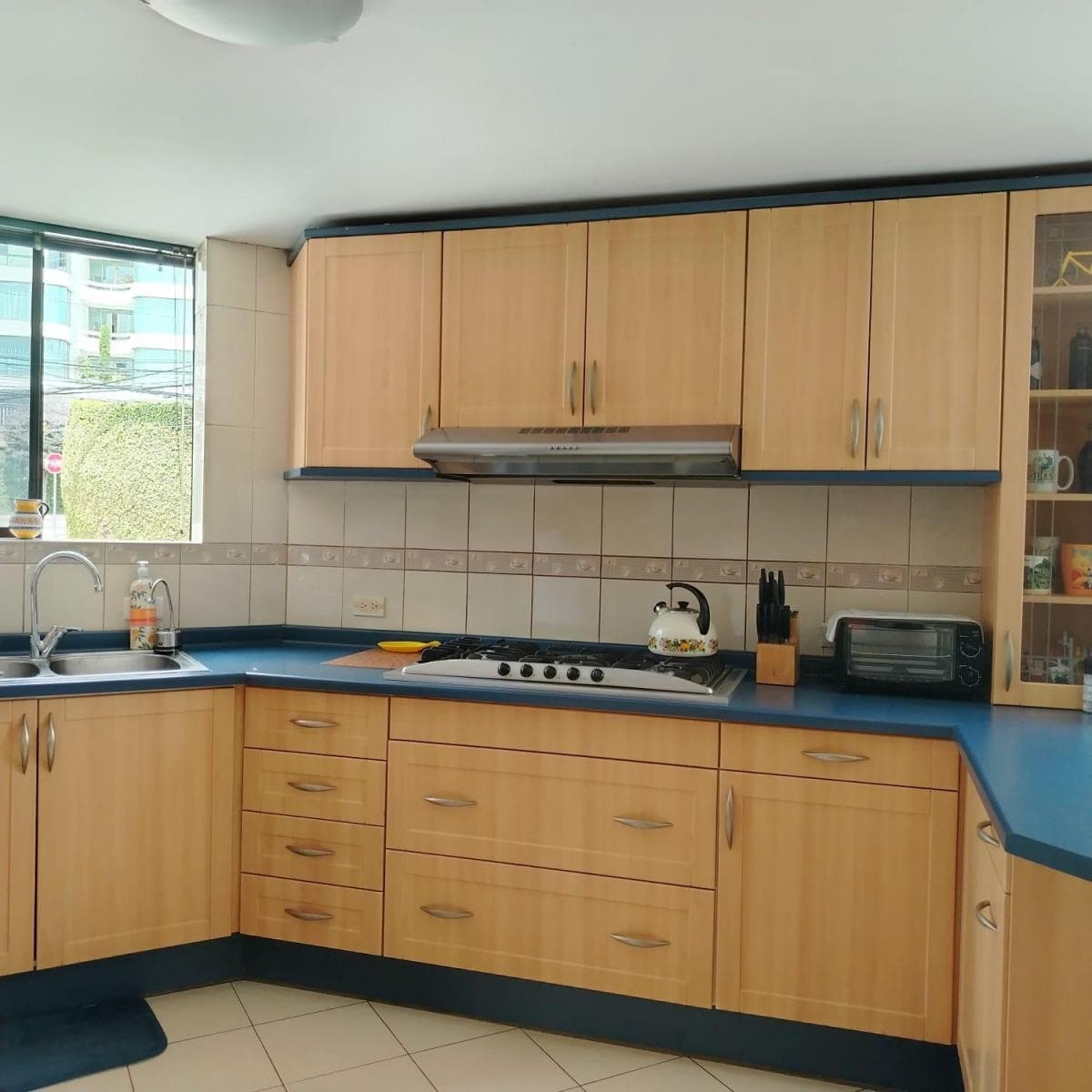 Venta de Apartamento en El Quito Tenis de 4 Dorm. y Estudio. Provincia de Pichincha — imagen 2