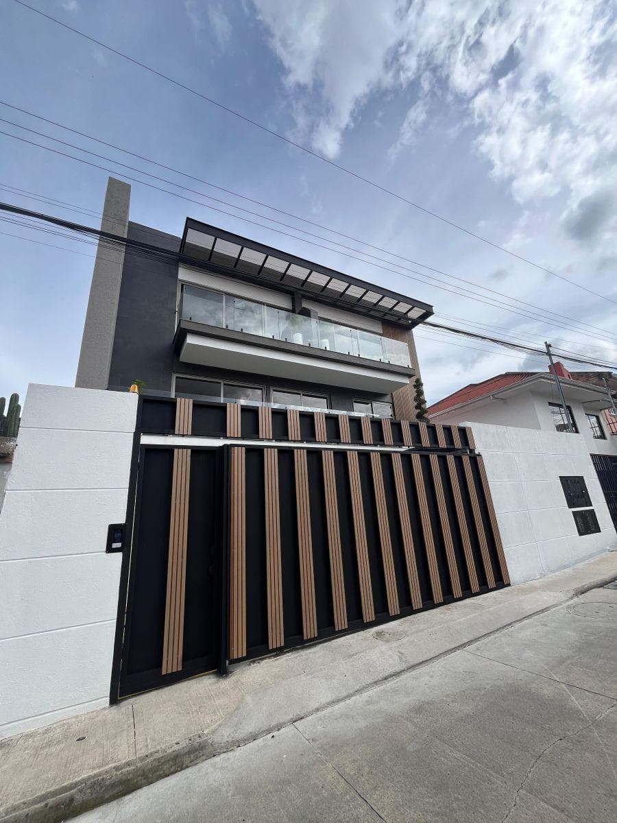 Dúplex por Estrenar con Terraza y Balcón, Excelente Ubicación, Azuay — imagen 1