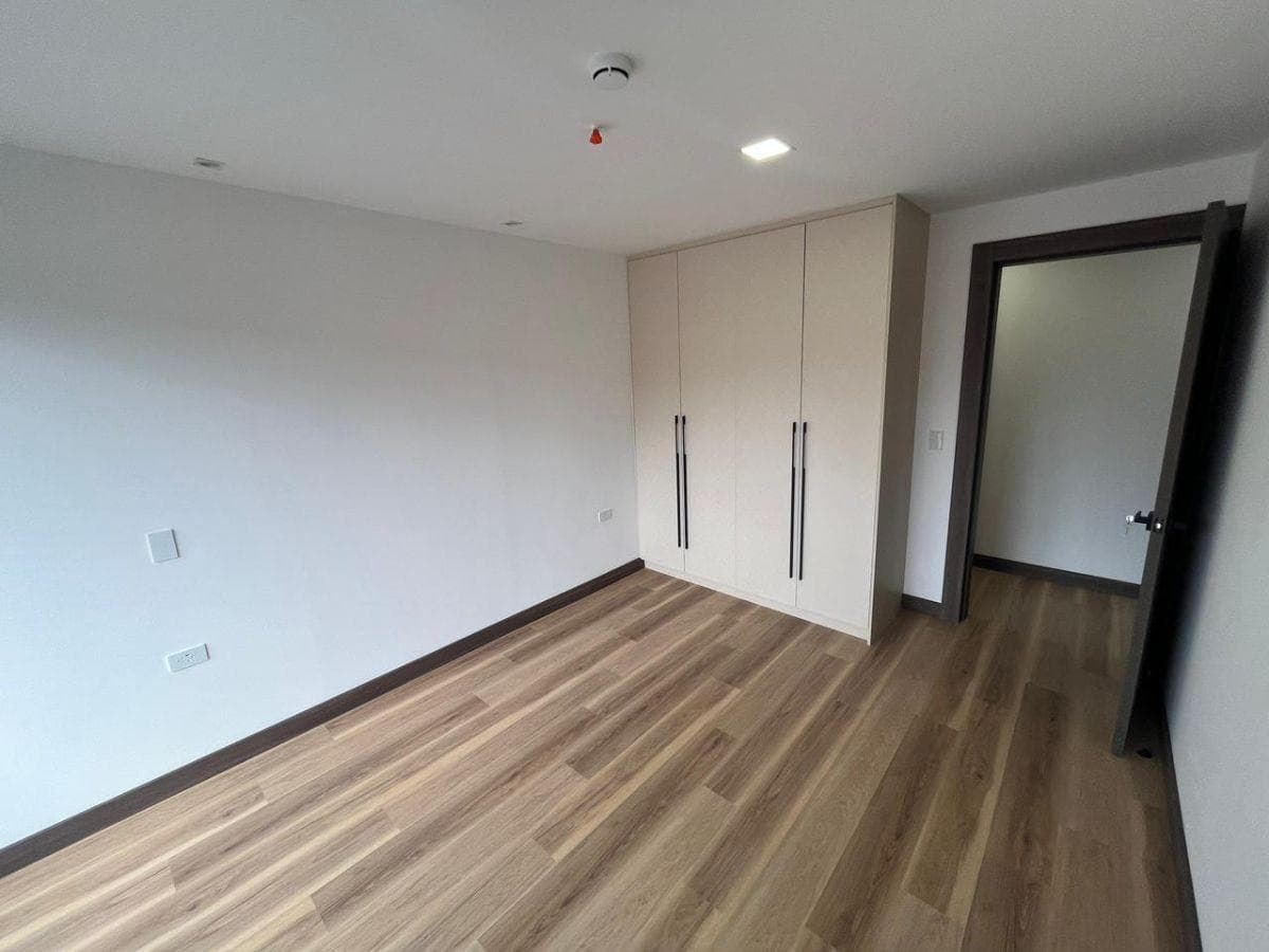 Dúplex por Estrenar con Terraza y Balcón, Excelente Ubicación, Azuay — imagen 8