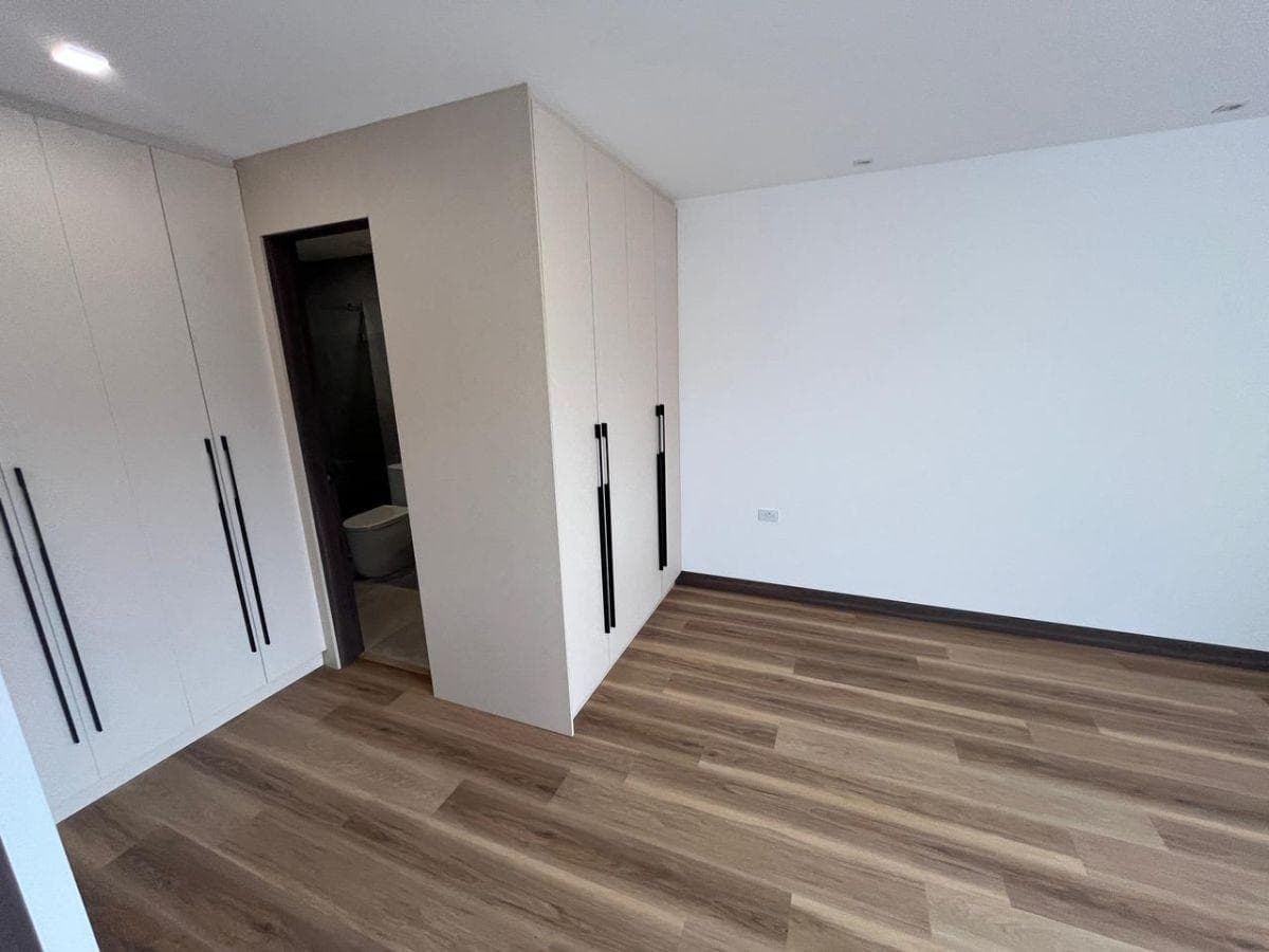 Dúplex por Estrenar con Terraza y Balcón, Excelente Ubicación, Azuay — imagen 5