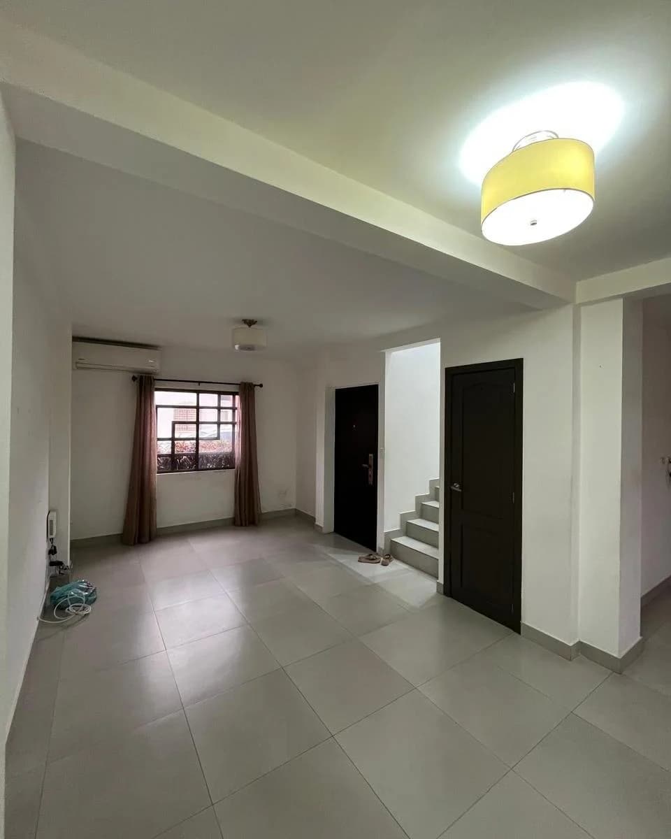 Casa en Venta Ubicada en La Urbanización La Joya, Etapa Rubí, Guayas — imagen 1