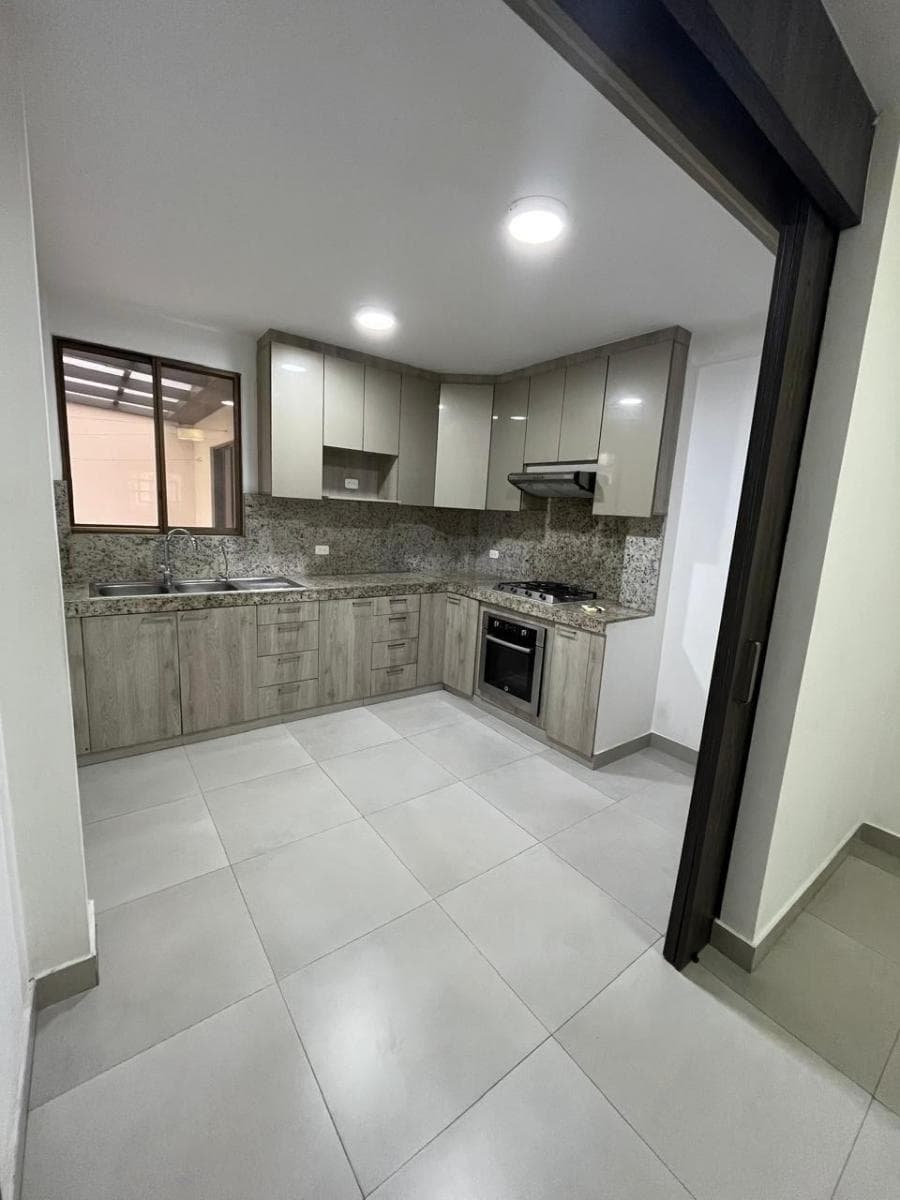 Casa en Venta Ubicada en La Urbanización La Joya, Etapa Rubí, Guayas — imagen 9