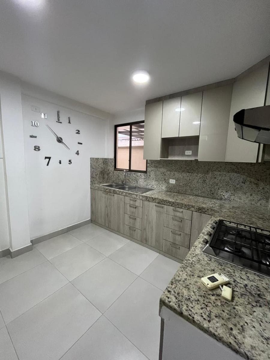 Casa en Venta Ubicada en La Urbanización La Joya, Etapa Rubí, Guayas — imagen 8