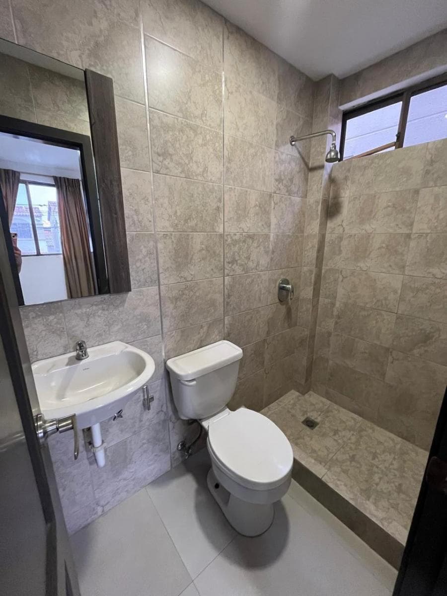 Casa en Venta Ubicada en La Urbanización La Joya, Etapa Rubí, Guayas — imagen 5