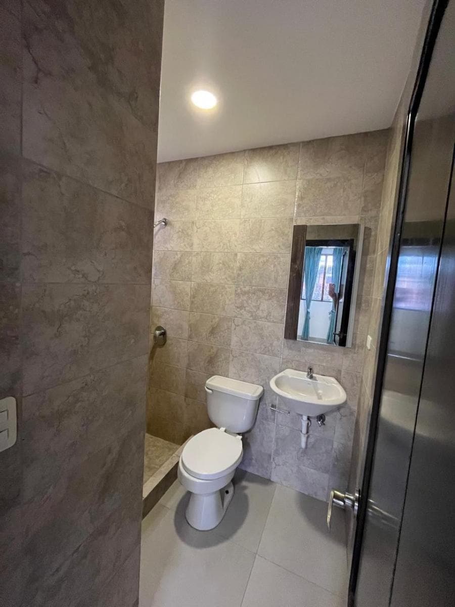 Casa en Venta Ubicada en La Urbanización La Joya, Etapa Rubí, Guayas — imagen 2
