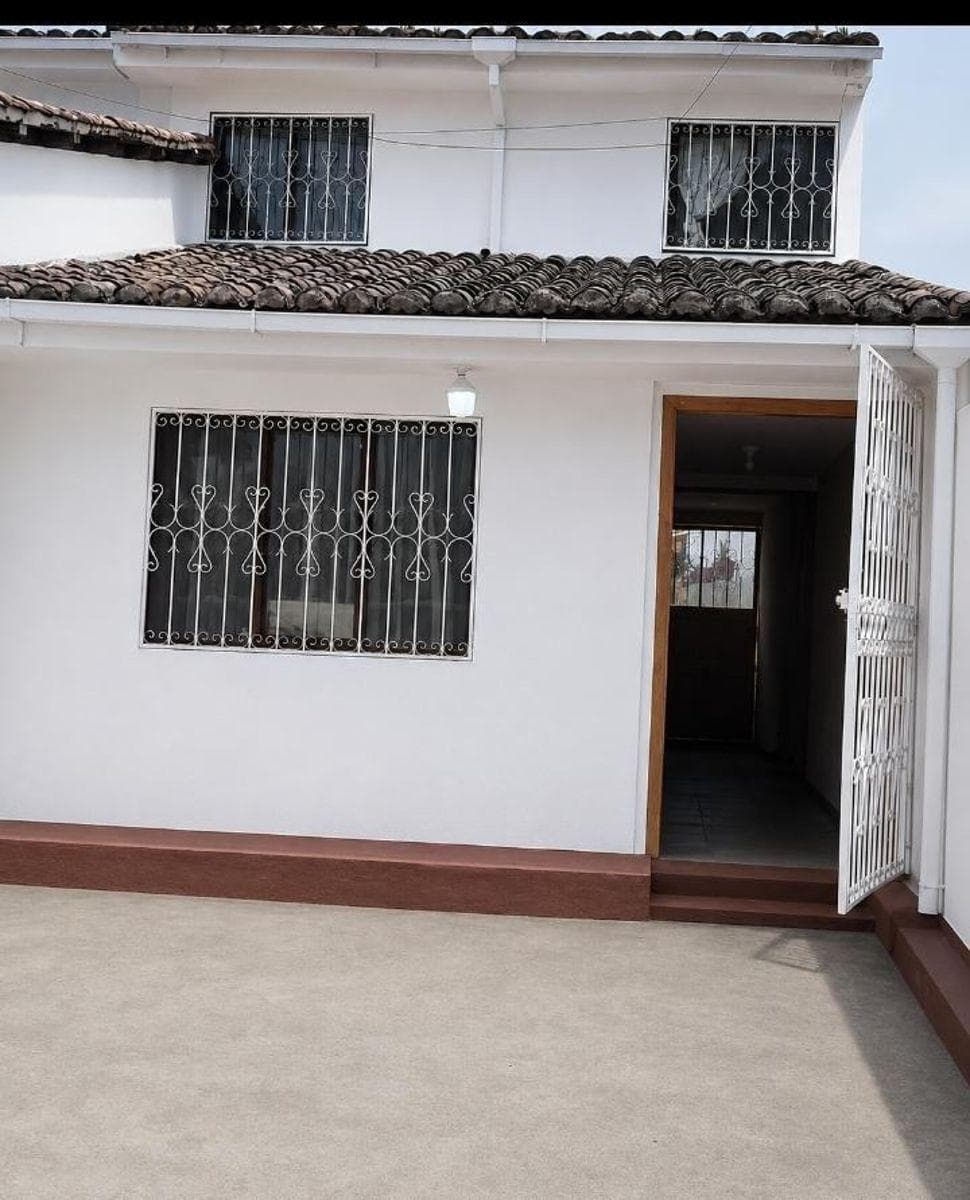 Propiedad de Oportunidad con Casa Principal y Dos Suites en Machachi — imagen 10
