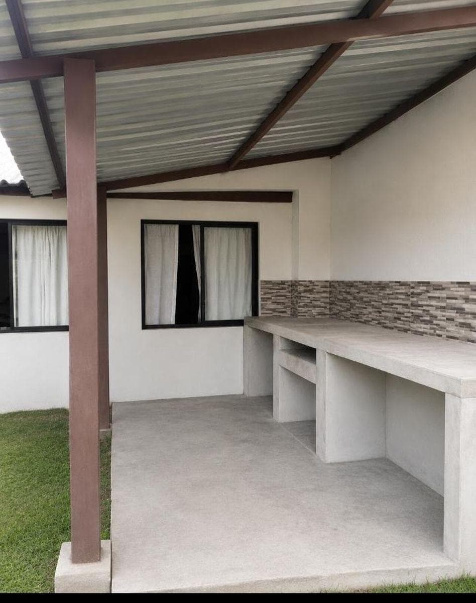 Propiedad de Oportunidad con Casa Principal y Dos Suites en Machachi — imagen 9
