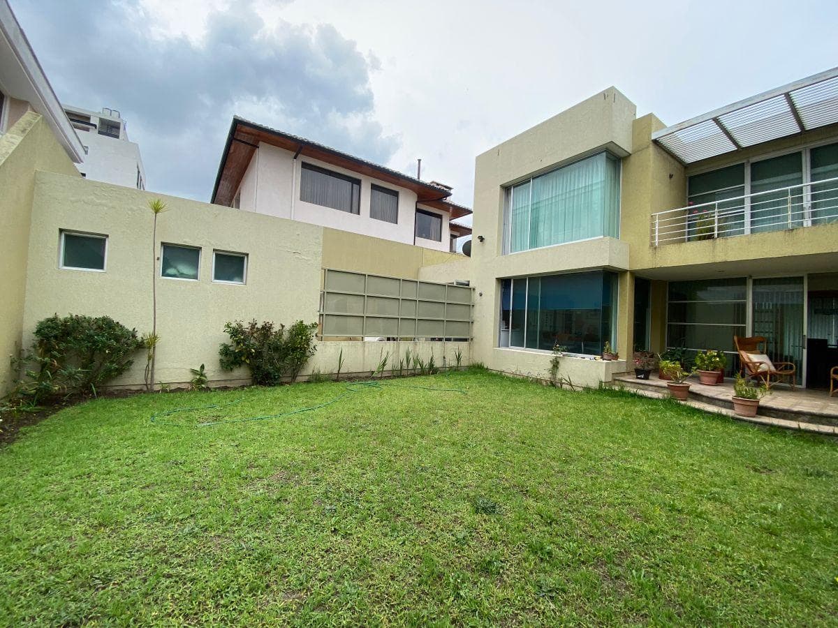 Casa de 410 m² con 3 Habitaciones en Venta en El Condado — imagen 3