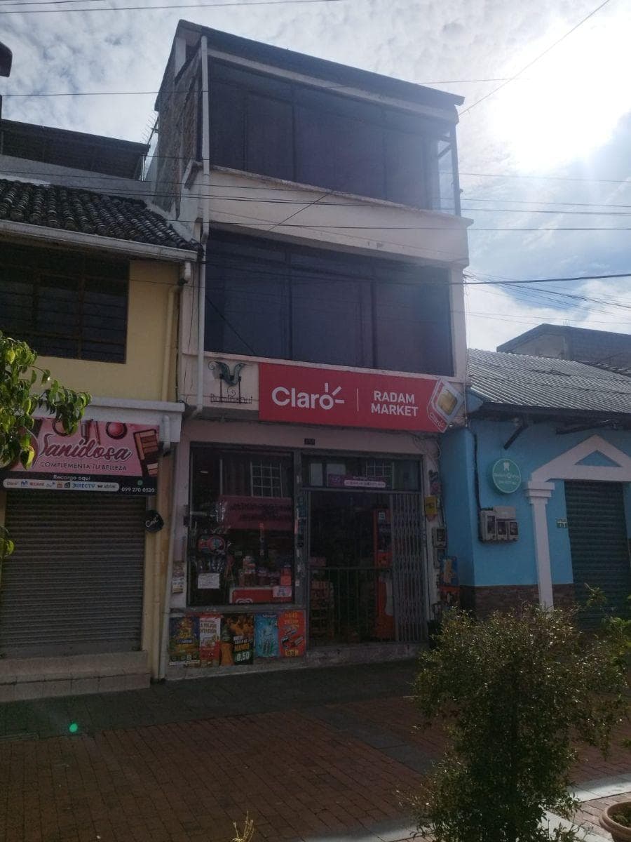 Casa con Local Comercial en El Centro de Sangolquí — imagen 5