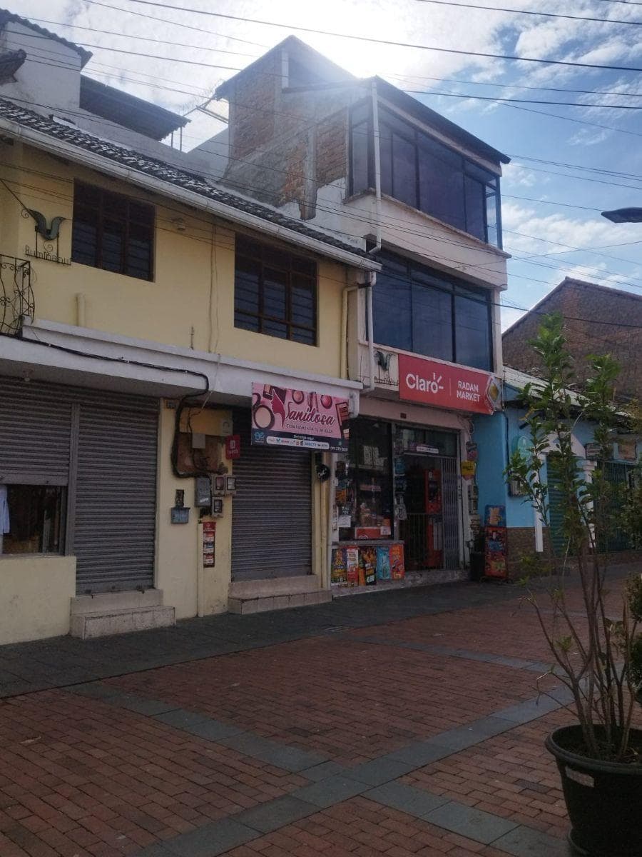 Casa con Local Comercial en El Centro de Sangolquí — imagen 4